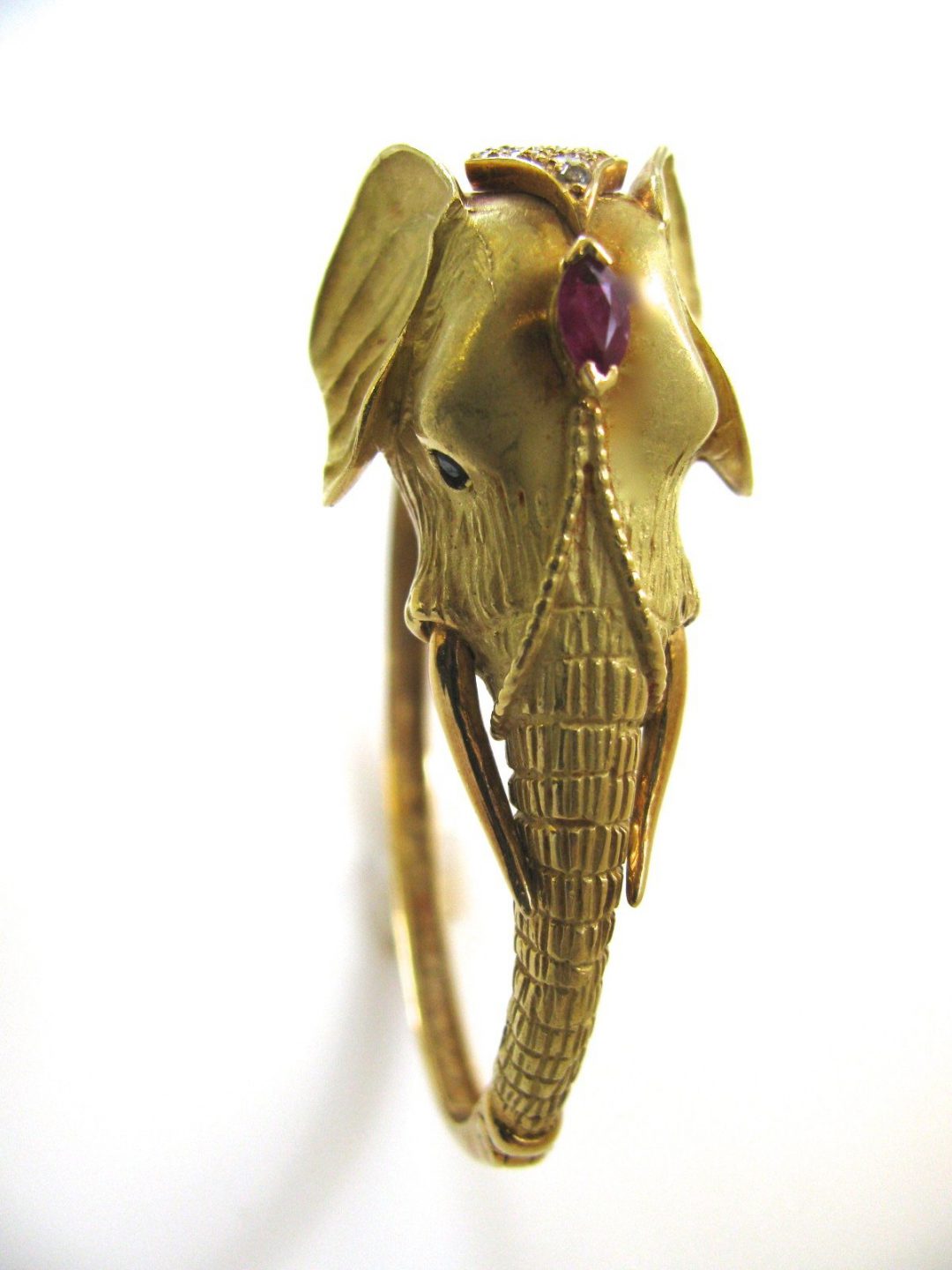 A Coral Gold Mama and Baby Elephant Suite - Image 3