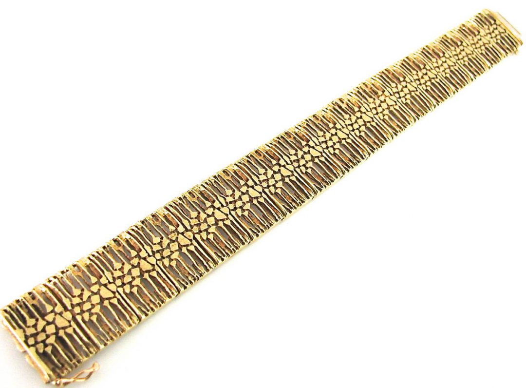 A Modernist Gold Bracelet circa 1960 - Image 4