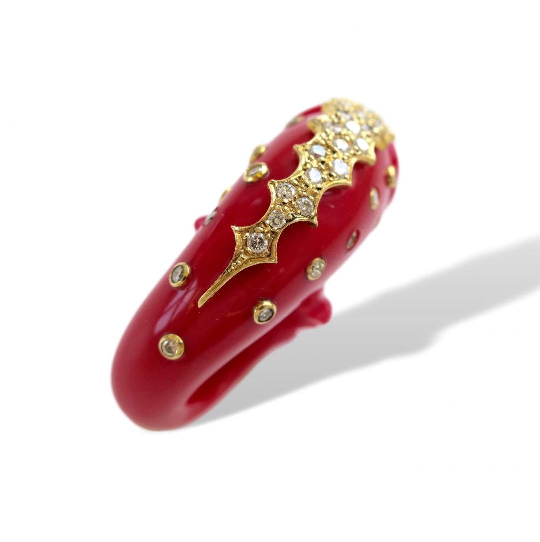 Antonia Miletto Massive Carved Resin and Diamond Fish Ring, circa 1990 - Image 2