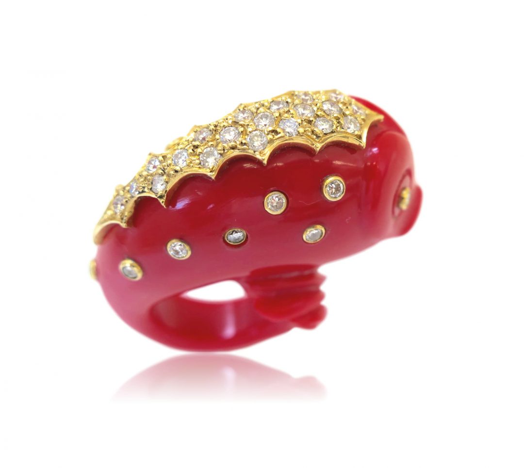 Antonia Miletto Massive Carved Resin and Diamond Fish Ring, circa 1990 - Image 3